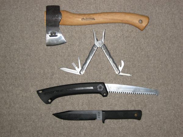 new blades for christmas. from top to bottom:
wetterlings hatchet with hickory handle
leathermen kick
gerber slider saw
carbonV SRK