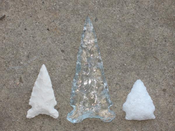 points knapped on 4-1-2010
material: johnstone (i.e. toilet tank lid), glass, granular white quartz